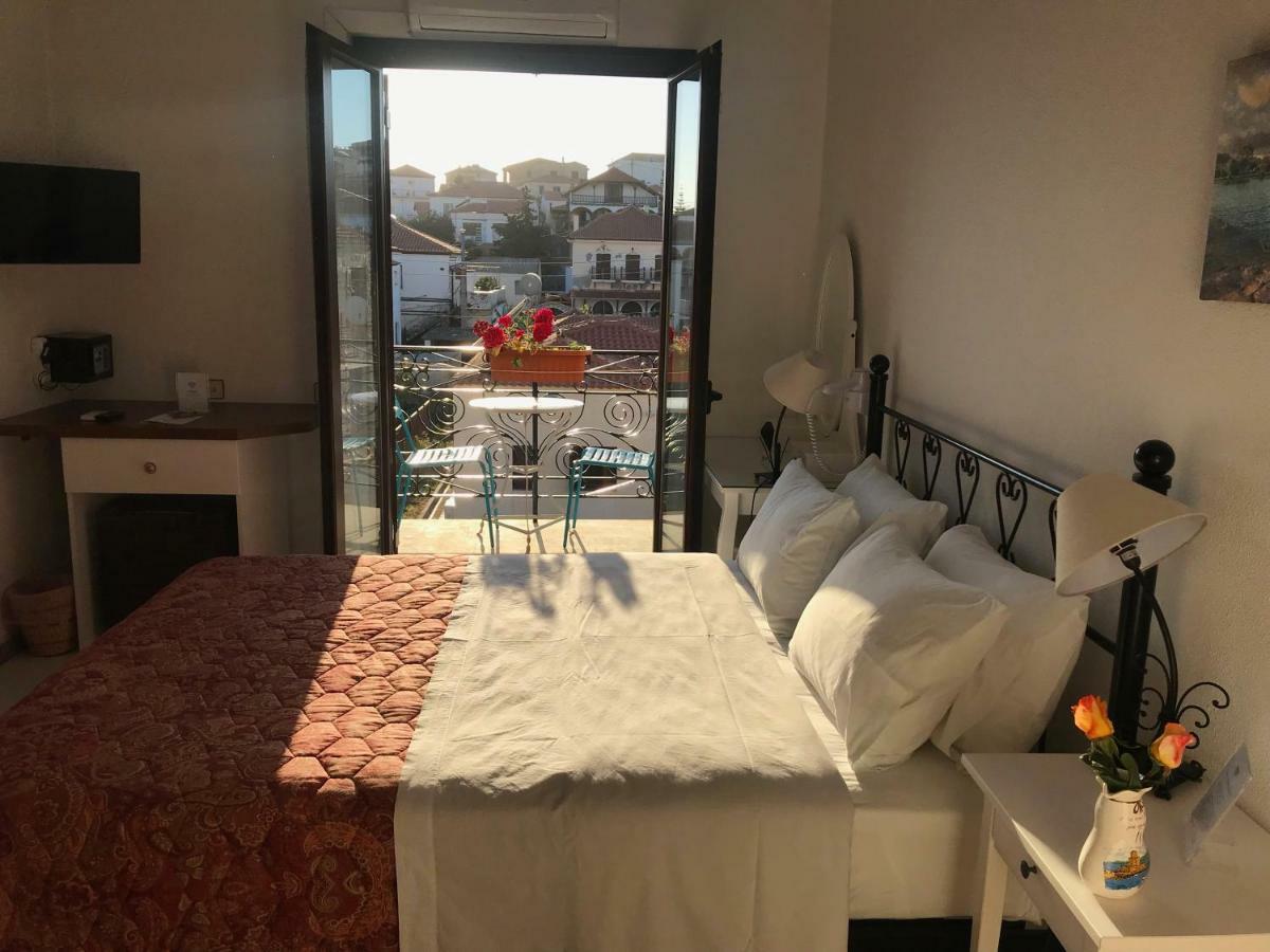 Ulysses Hotel Метони Экстерьер фото